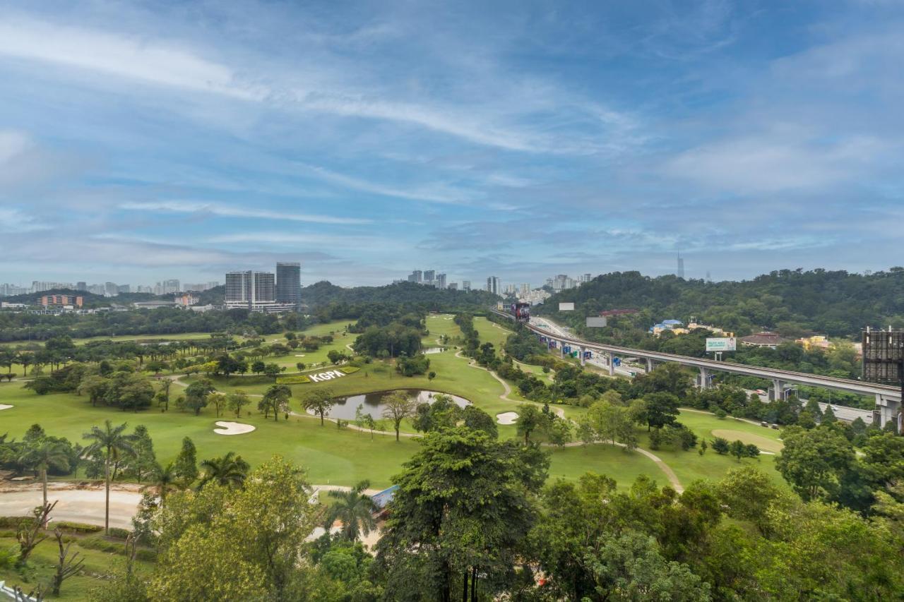 M Resort & Hotel Куала Лумпур Екстериор снимка View of the golf course